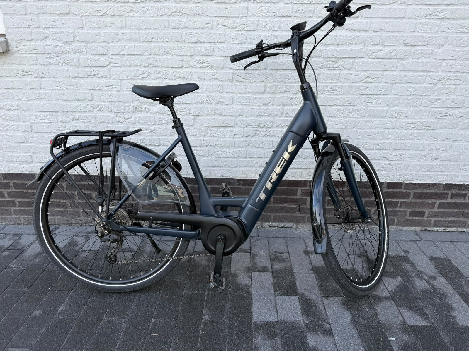 Elektrische dames fiets TREK zeer mooi, Gebruikt, 50 km per accu of meer, 55 tot 59 cm, Ophalen