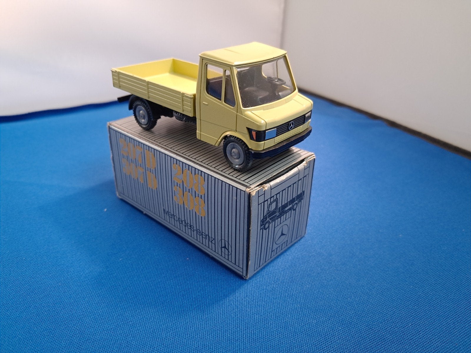 Mercedes-Benz 207D 308 307D, Ophalen of Verzenden, Zo goed als nieuw, Groter dan 1:32, Overige merken