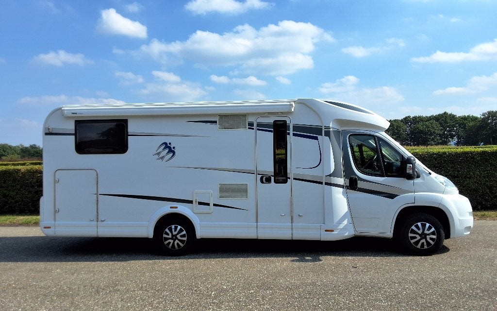 Zeer mooie en nette camper met enkele bedden, 2014 ,69500 km, Ringverwarming, 7 tot 8 meter, Tot en met 3, Koelkast