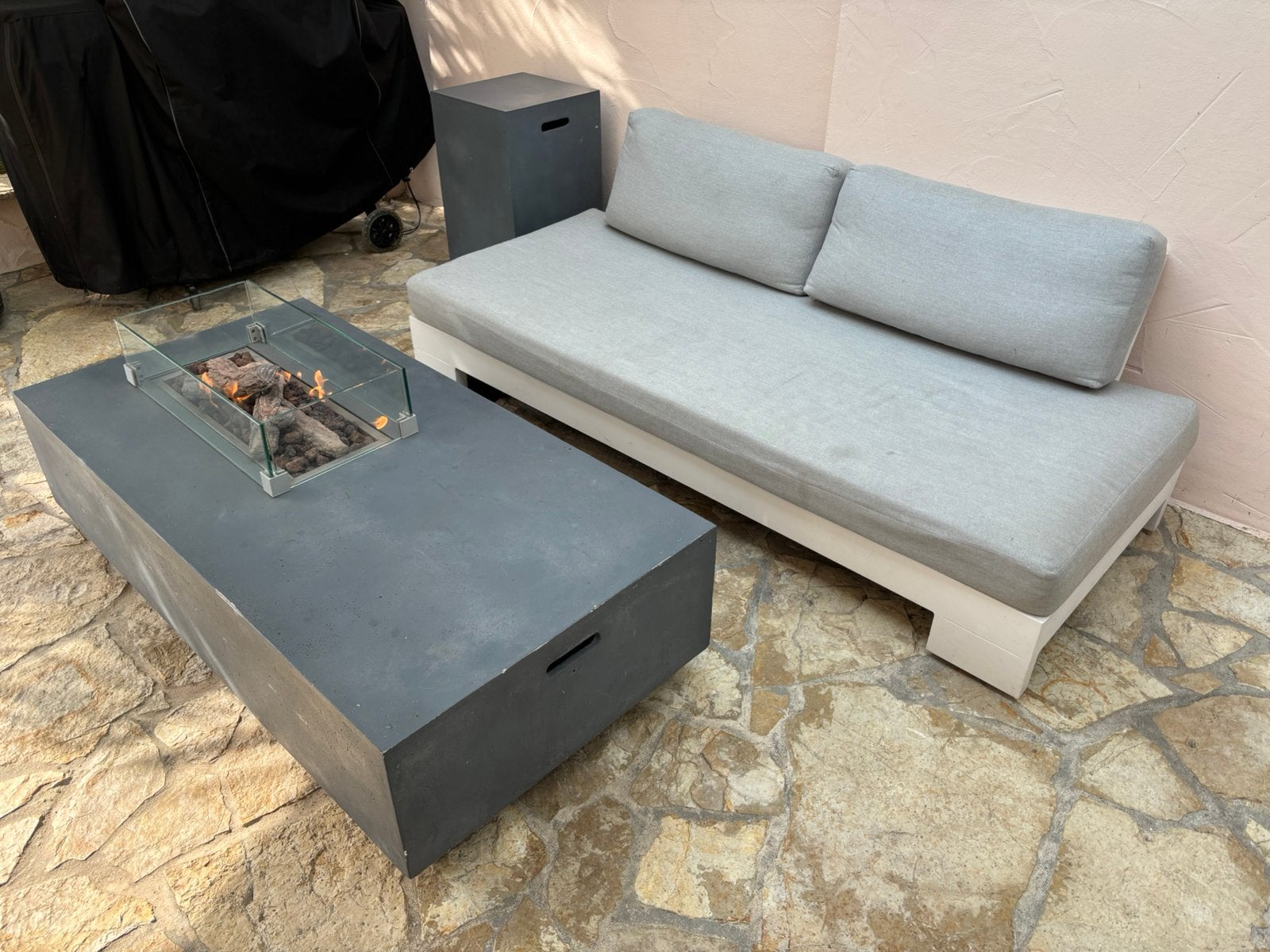 Loungebank met vuurtafel, wit alu met grijs. Merk Sunbrella, Gebruikt, Bank, Aluminium, Loungeset