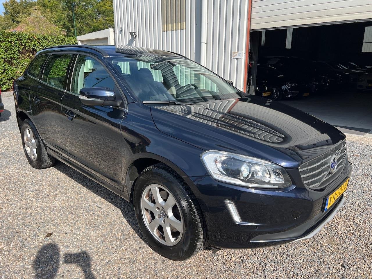 Volvo XC60 2.0 D4 FWD AUT Momentum TREKHAAK.CAM.XENON!, Auto's, 1969 cc, Blauw, Leder en Stof, Bedrijf