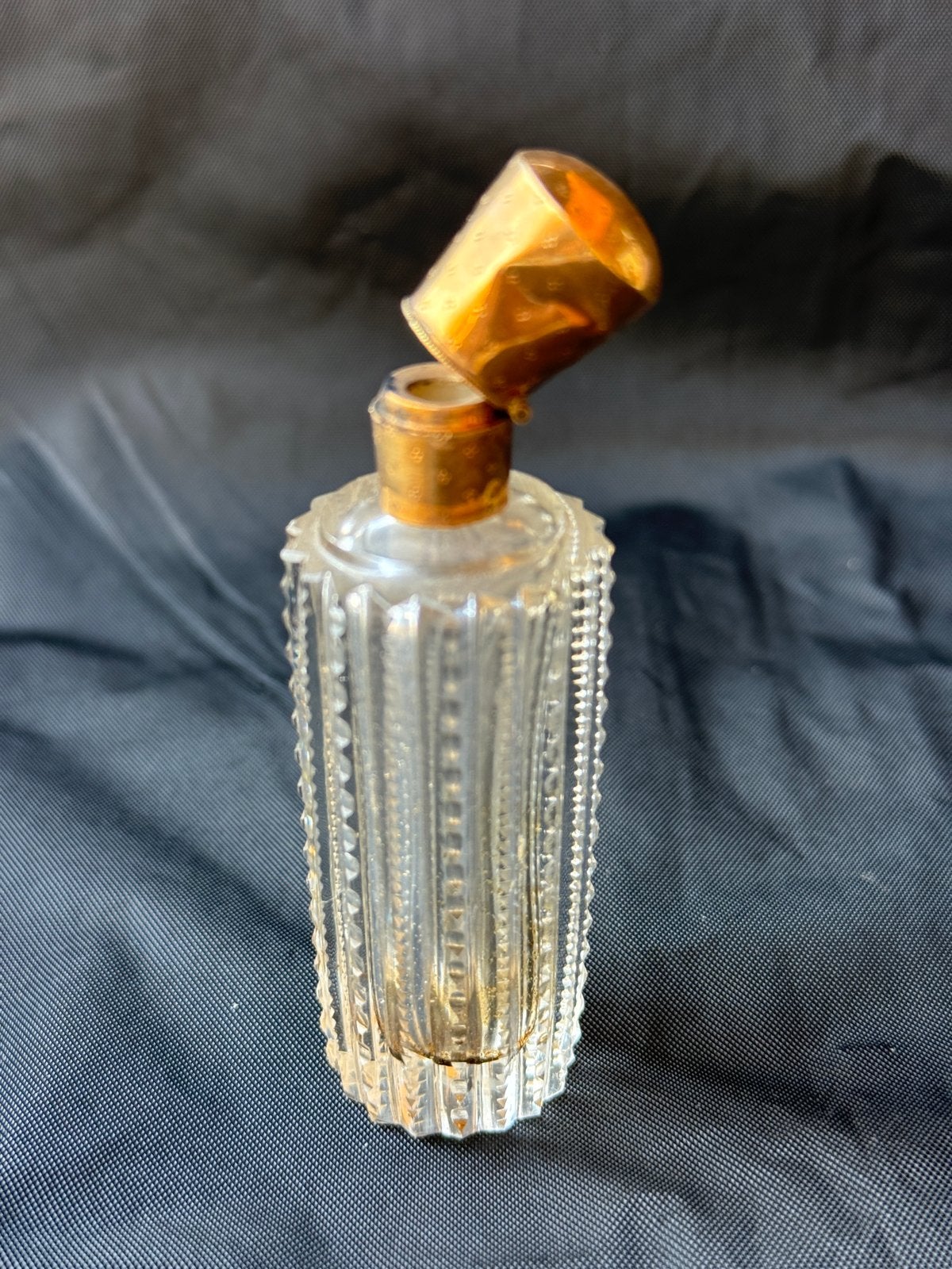 Antiek kristal parfumflesje met 18k gouden dop, Antiek en Kunst, Ophalen of Verzenden