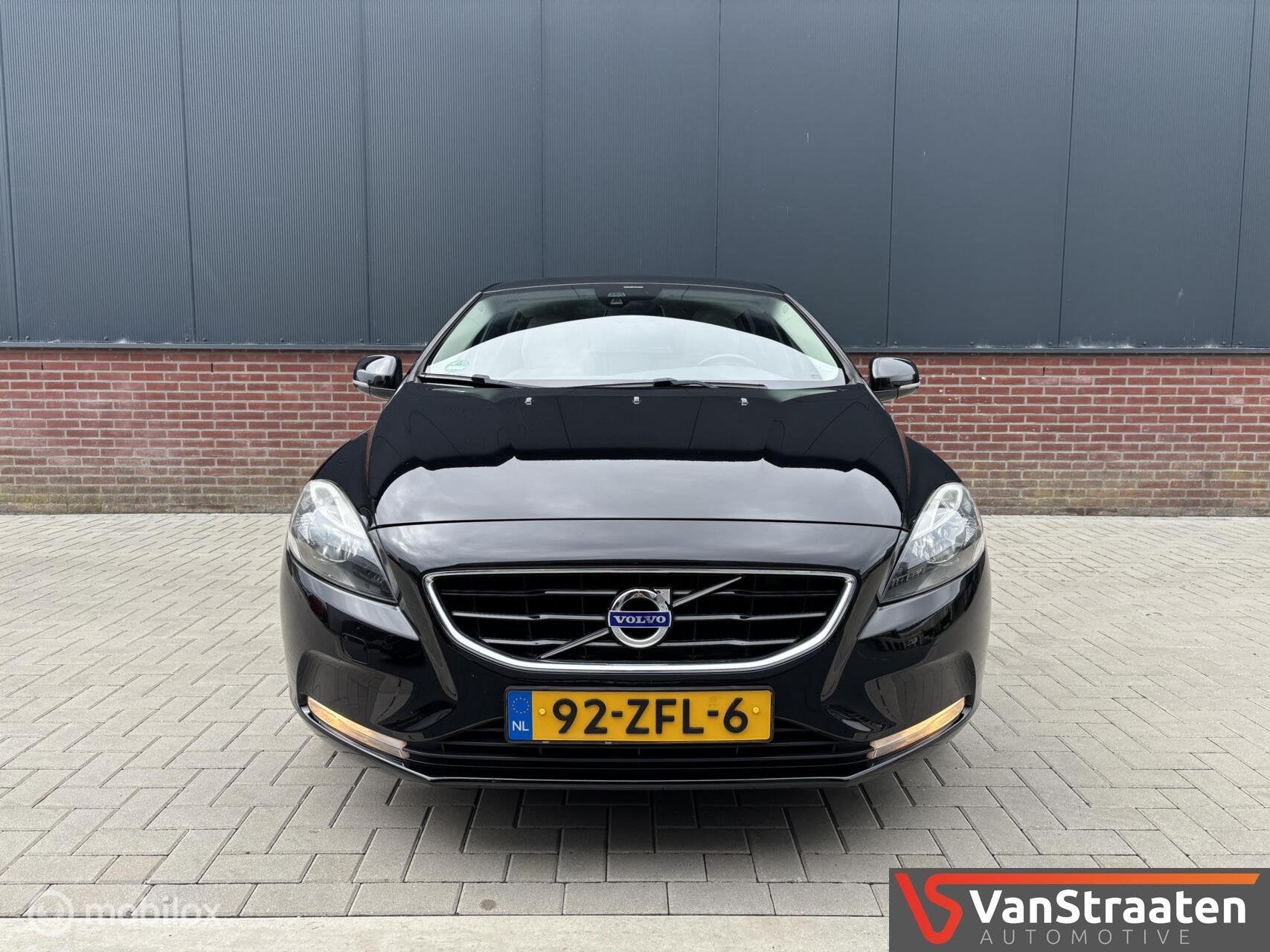 Volvo V40 1.6 T3 Momentum | Bluetooth | Camera | Cruise, Gebruikt, Beige, 4 cilinders, 150 pk