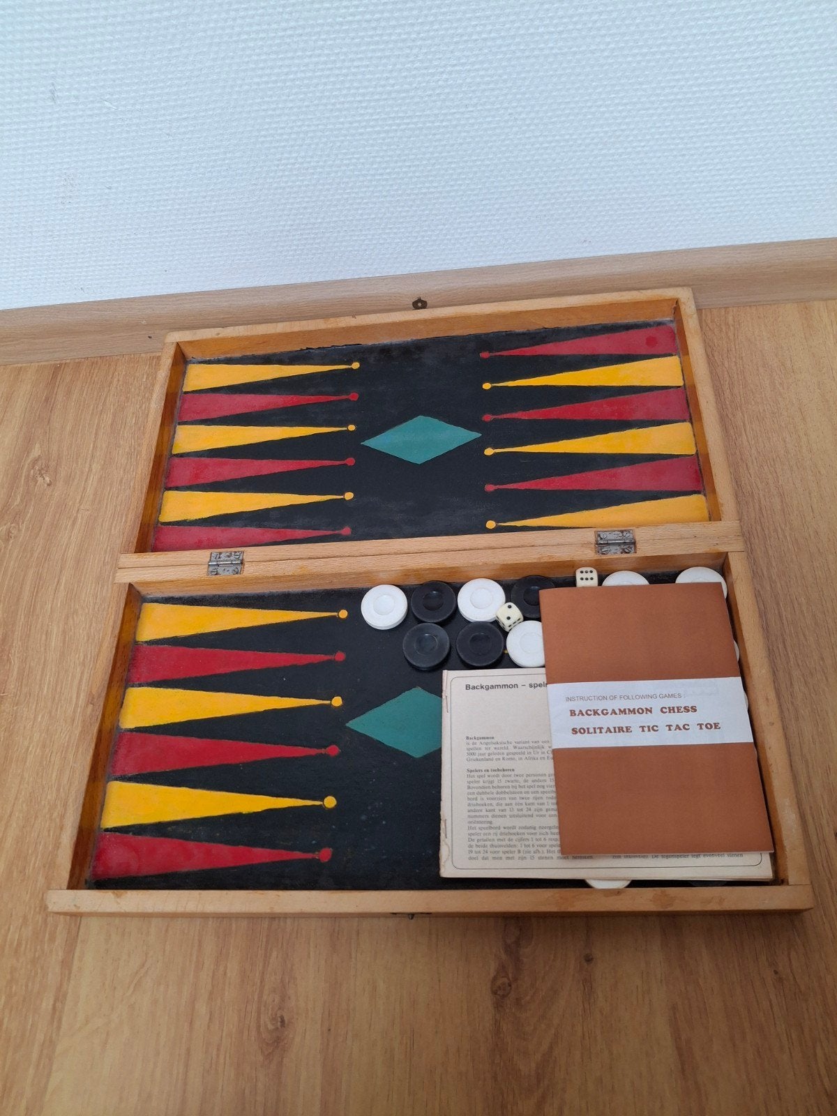 Backgammon, Schaak, Solitaire, Tic Tac Toe in houten doos, Een of twee spelers, Ophalen of Verzenden, Gebruikt, Reisspel