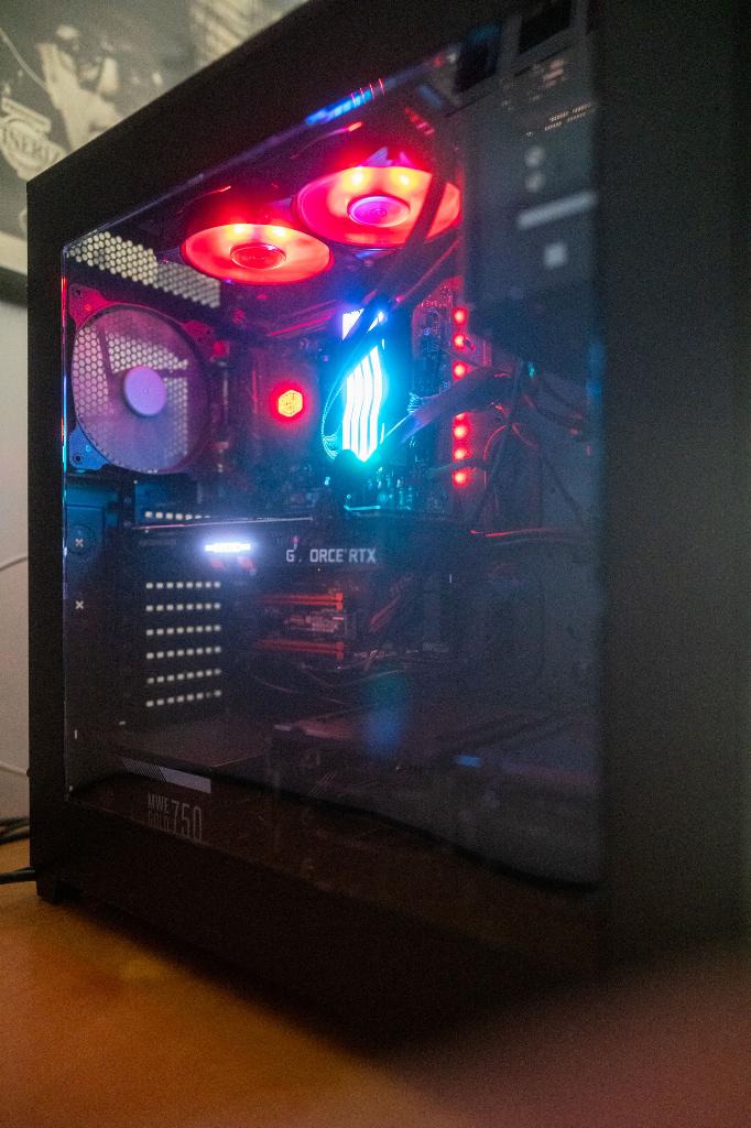 Computer PC voor foto- en videobewerking + games, Ophalen, Gebruikt, Overige genres, 1 speler