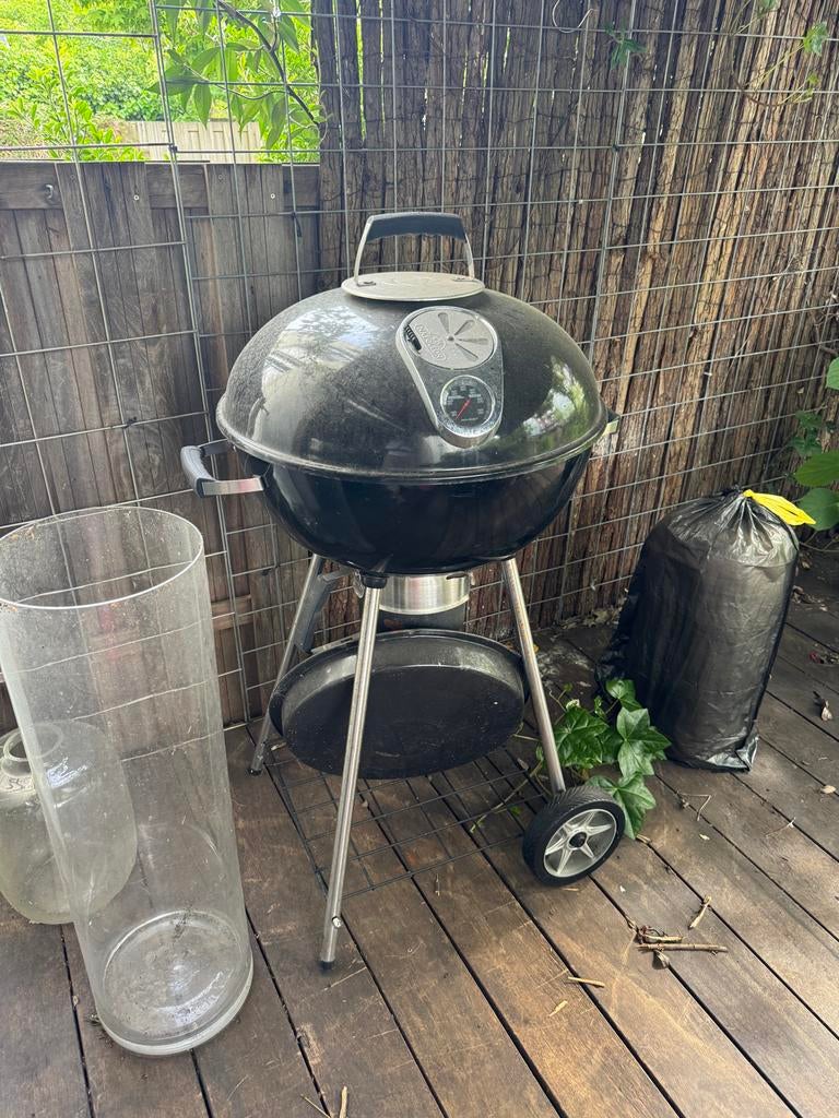 Napoleon houtskool barbecue met thermometer, Tuin en Terras, Houtskoolbarbecues, Gebruikt, Ophalen