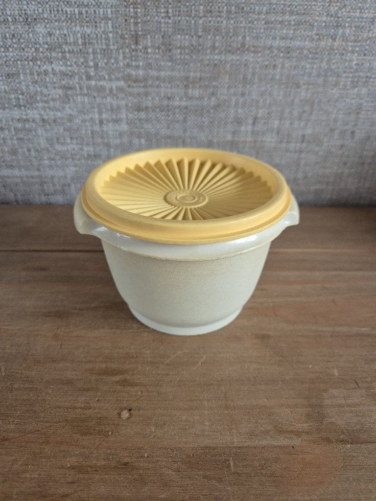 Tupperware trommel met sterdeksel/zonnedeksel Crème-Geel, Ophalen of Verzenden, Zo goed als nieuw, Geel, Bus of Trommel