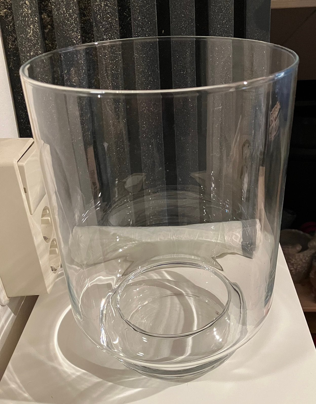 TEAB. Glazen vaas op voetje als nieuw, 27 cm, Ophalen of Verzenden, Overige kleuren, Op voet