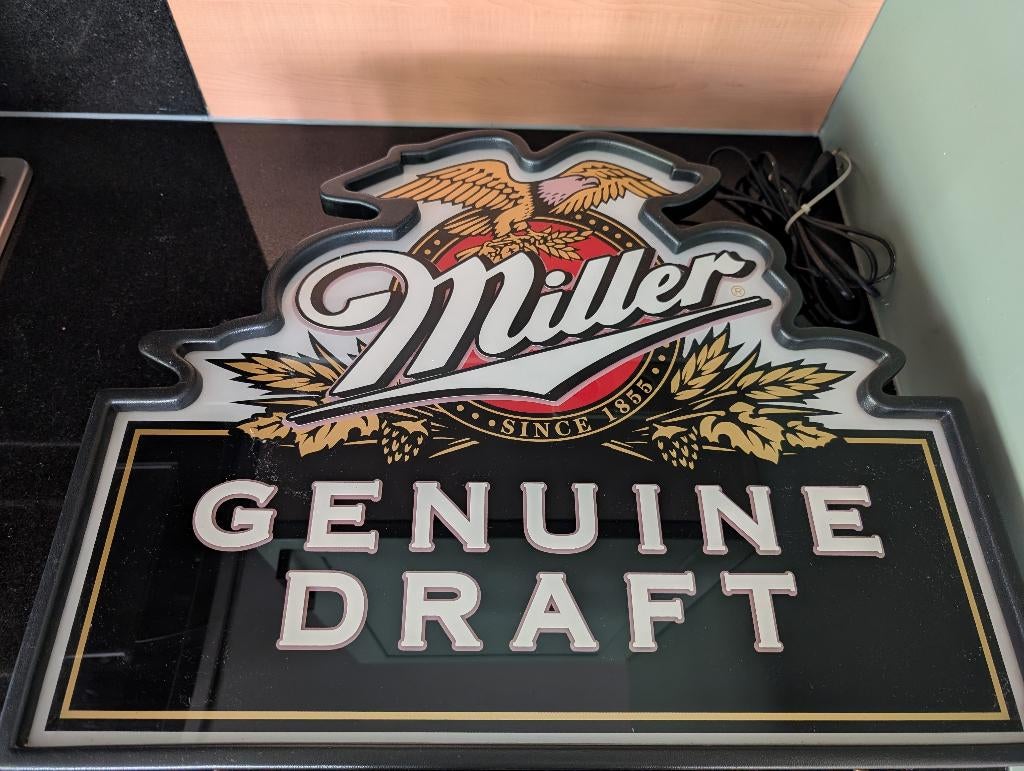 Neon (reclame) bord MILLER GENUINE DRAFT, Ophalen of Verzenden, Zo goed als nieuw, Lichtbak of (neon) lamp