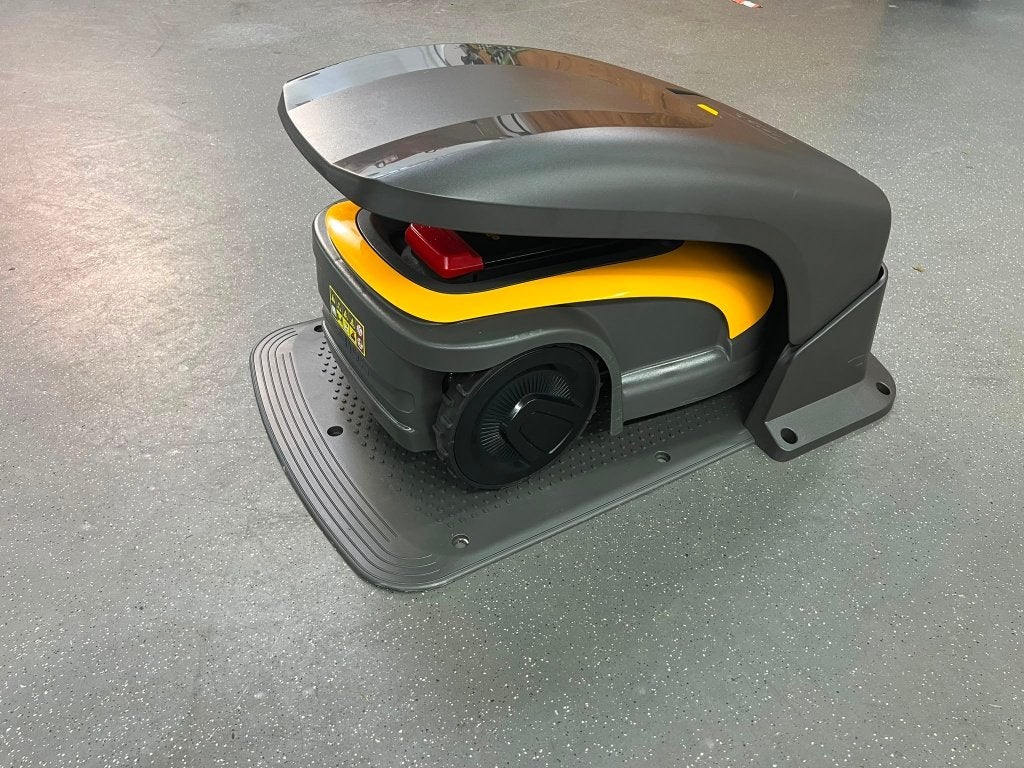 Stiga A300 robotmaaier inclusief overkapping, Ophalen, Gebruikt, Minder dan 20 cm, Bestuurbaar via app