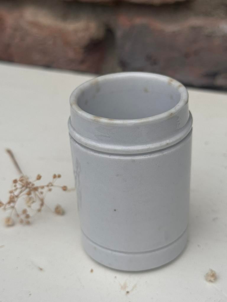 Oud beboterd wit medicijn potje, Ophalen of Verzenden