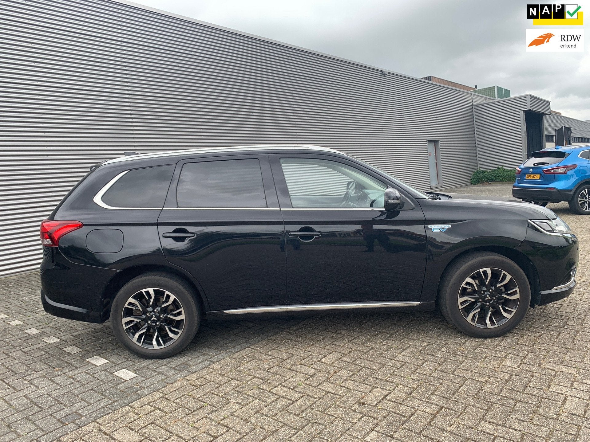 Mitsubishi Outlander 2.0 PHEV Executive Edition Plug-in, 1998 cc, 4 cilinders, 1820 kg, Zwart