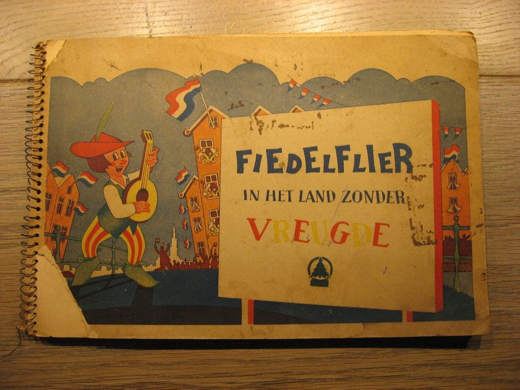 Fiedelflier in het land zonder vreugde. 1949 76 jaar oud, Boeken, Eén stripboek, Ophalen of Verzenden, Gelezen