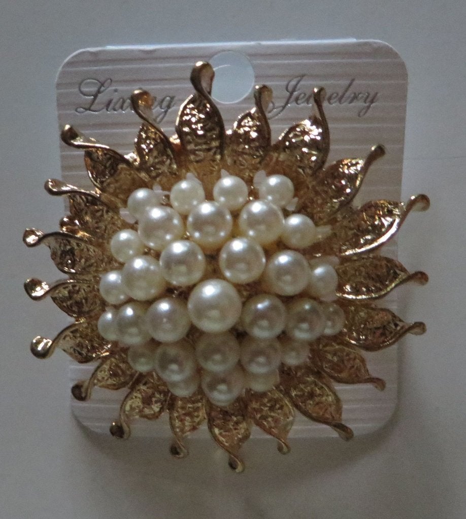 Goudkleur zon met pareltjes broche., Ophalen, Overige materialen, 4 tot 7 cm, Nieuw