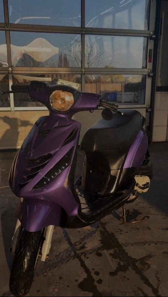 Zip 4t, Fietsen en Brommers, Scooters | Piaggio, Ophalen, Zo goed als nieuw, Benzine, Zip