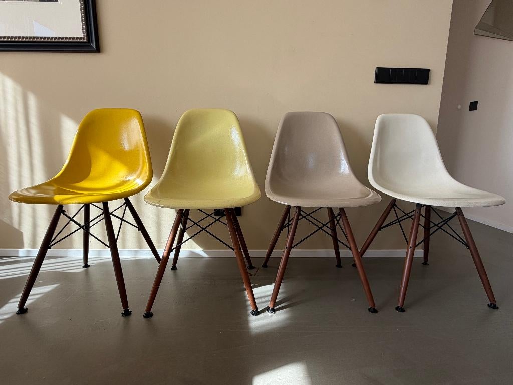 Set van 4 Vintage Eames Fiberglass stoelen (DSW), Huis en Inrichting, Stoelen, Ophalen, Overige materialen, Overige kleuren, Vintage stoelen  Eames