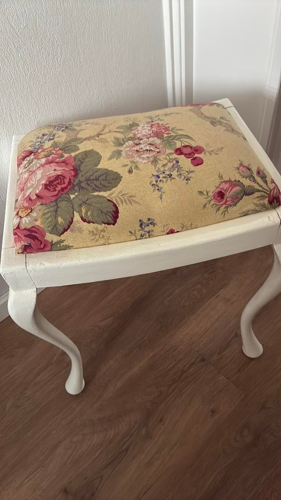 Te koop pianokruk of voetenbankje, Minder dan 50 cm, Ophalen of Verzenden, Zo goed als nieuw, Stof