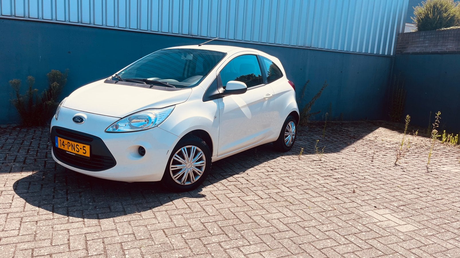 Ford Ka 1.2 69pk 2011 Wit, Auto's, Voorwielaandrijving, Euro 5, Stof, 4 stoelen