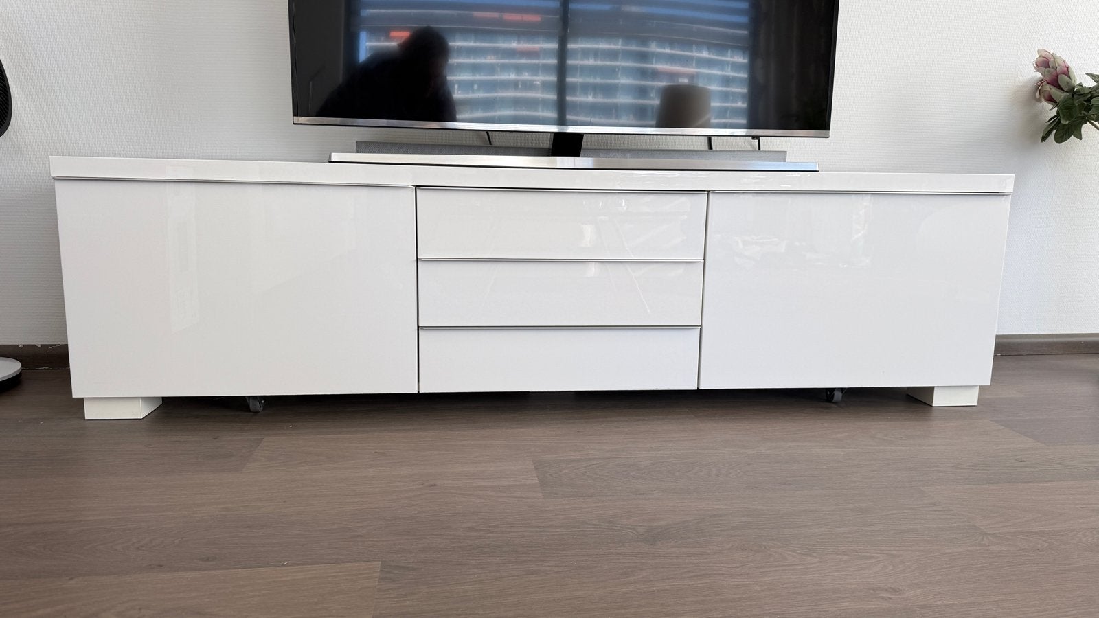 Hoogglans wit tv-meubel met lades en deuren 180cm, Ophalen, 150 tot 200 cm, Zo goed als nieuw, Minder dan 100 cm