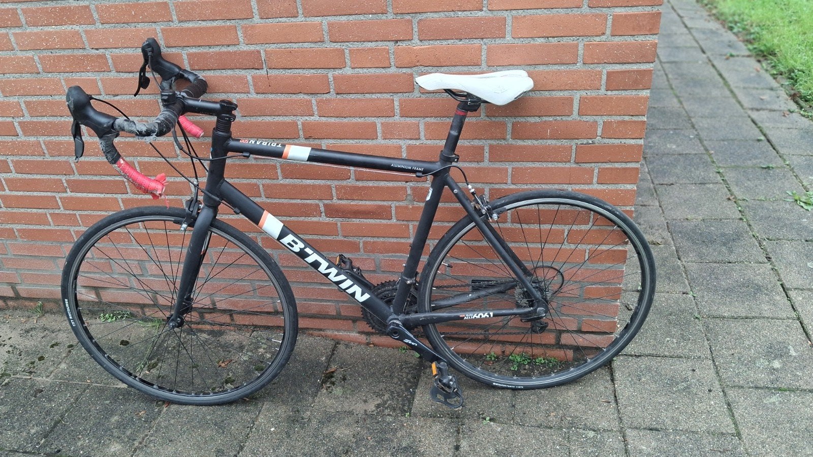 zwarte B'Twin Triban 500 Racefiets, Fietsen en Brommers, Gebruikt, Aluminium, Overige maten, 61 tot 65 cm