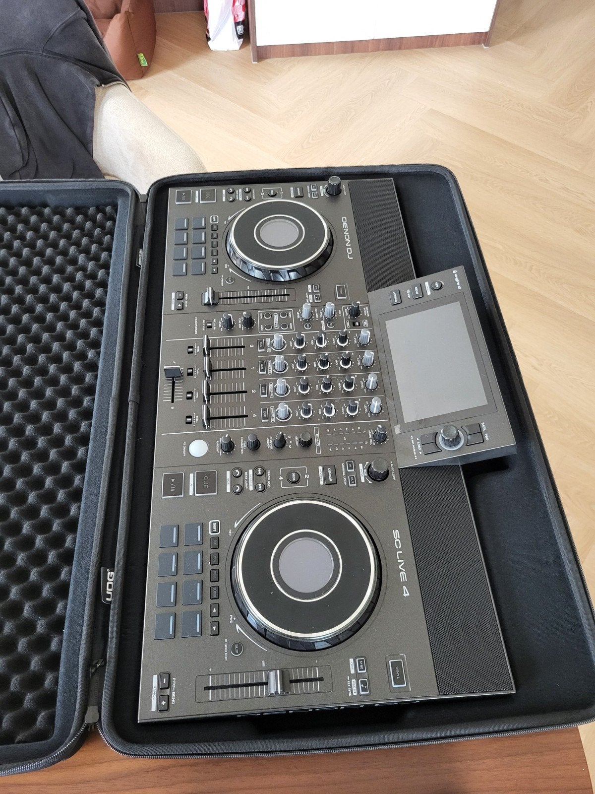 Denon DJ SC Live 4 DJ-controller met UDG case, Ophalen, Zo goed als nieuw, Denon