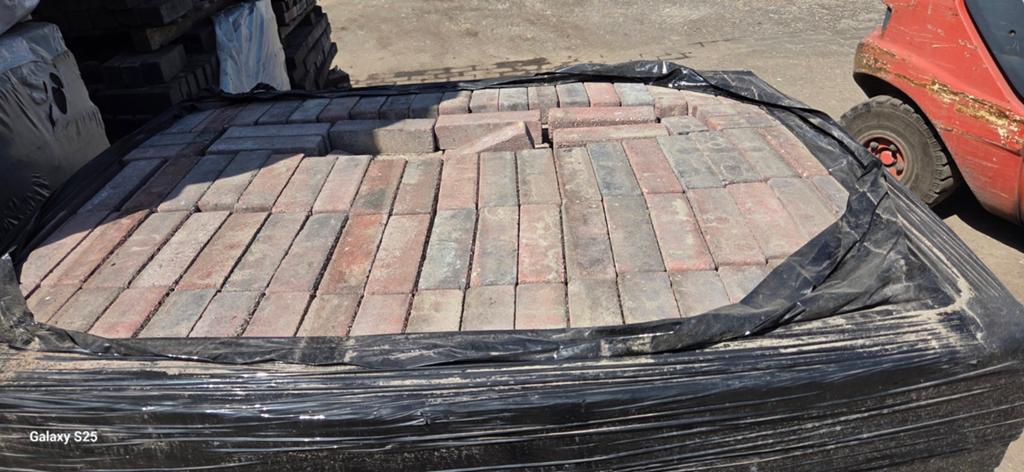 30 m2 waalformaat klinker 5x20x6 cm rood/zwart, Tuin en Terras, Ophalen, Composiet