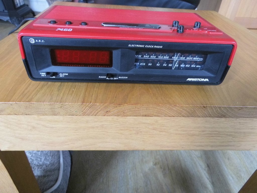 Ik zoek een wekkerradio, Ophalen of Verzenden