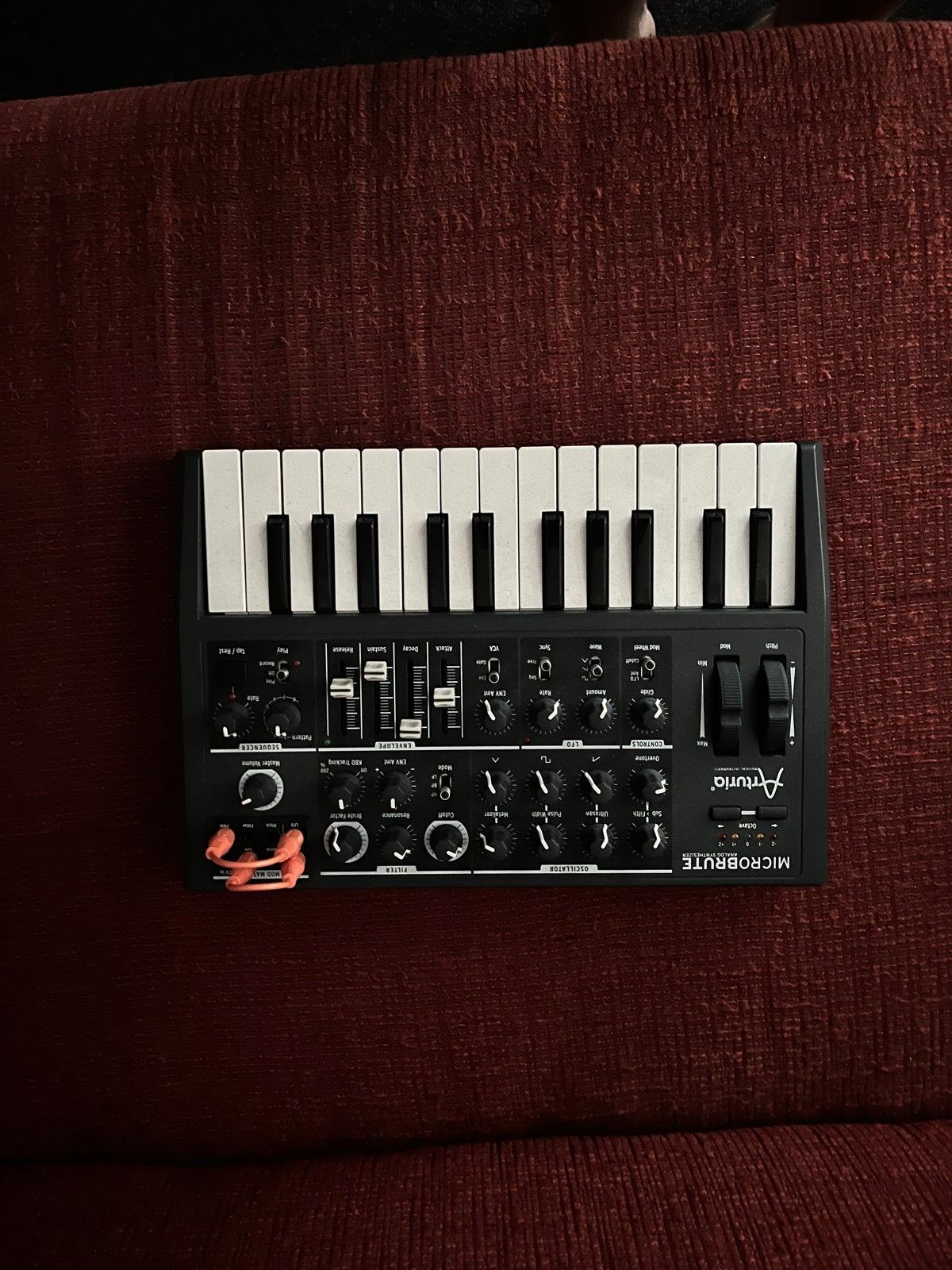 Arturia MicroBrute Analoge Synthesizer, Muziek en Instrumenten, Gebruikt, Overige aantallen, Met midi-aansluiting, Ophalen