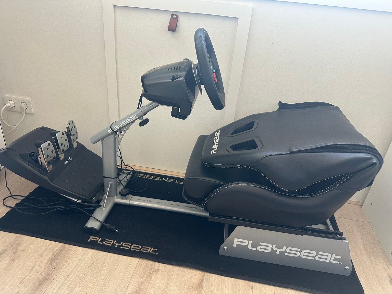 Logitech G29 racestuur met pedalen en Playseat, Spelcomputers en Games, Ophalen, Zo goed als nieuw