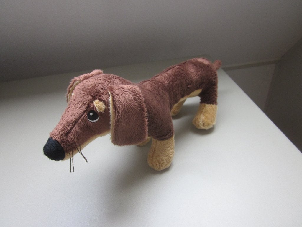 Ikea bruin-geel glad pluche tekkel teckel hond knuffel, Zo goed als nieuw, Wasbaar, Middelgroot (20 tot 80 cm), Meerkleurig
