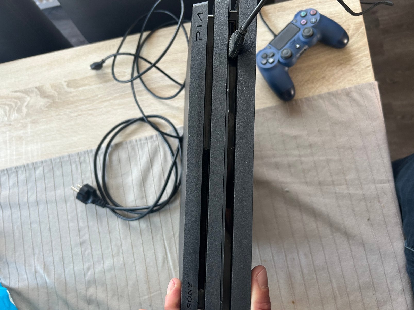 Playstation 4 pro 1tb incl controller en kabels, 1 speler, Ophalen of Verzenden, Gebruikt, Vanaf 3 jaar