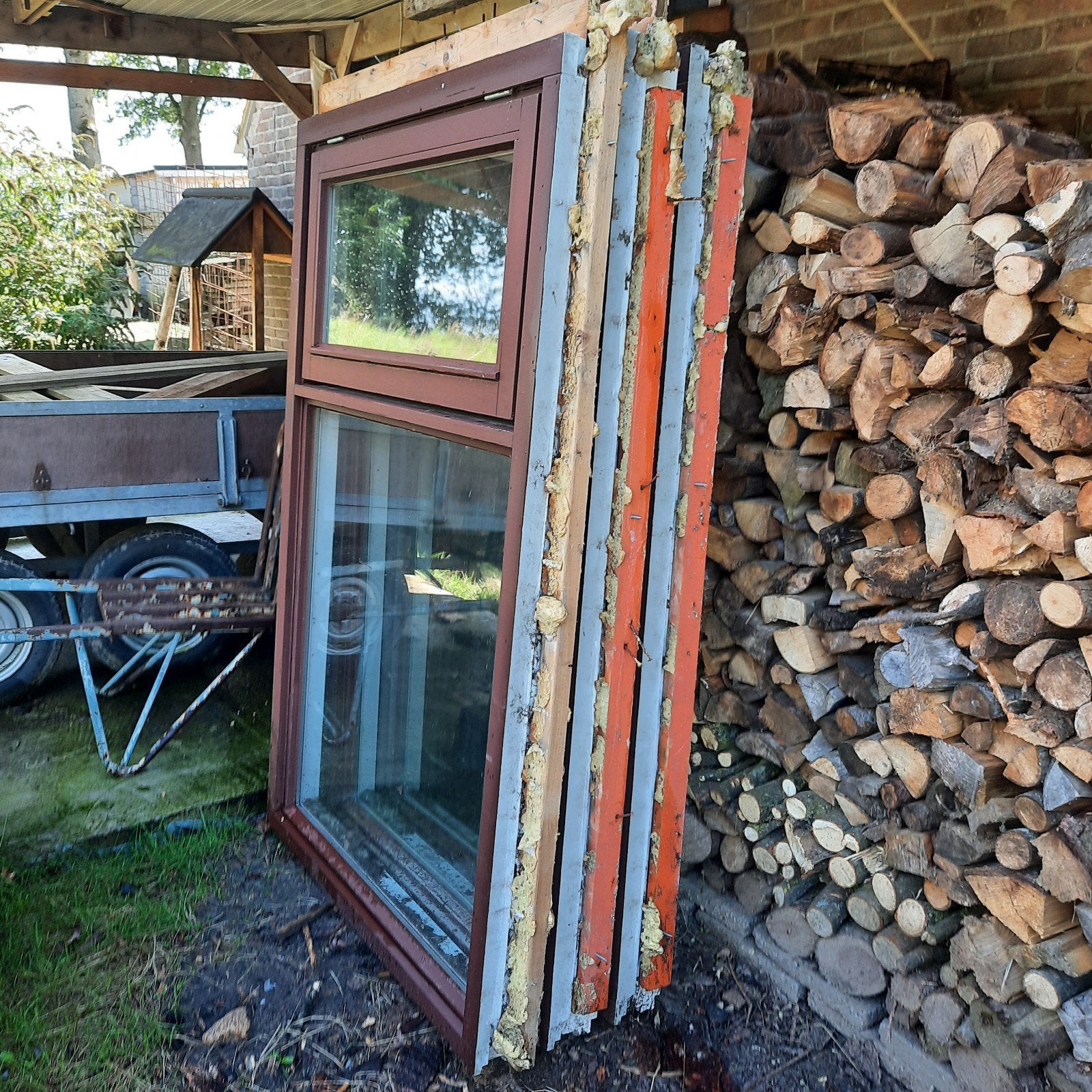 Twee thermopane ramen met kozijnen en uitzetraam, Ophalen, Gevelraam of Ruit, Gebruikt, 80 tot 120 cm