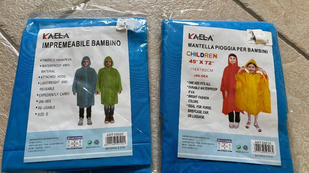 2 ponchos 114x182 cm en maat S nieuw, Ophalen of Verzenden, Nieuw, Regenjas