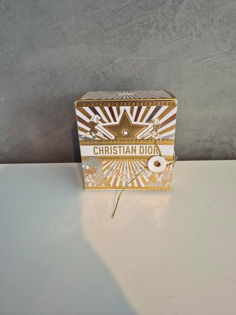 Doos Miss Dior Essence Parfum, Ophalen of Verzenden, Nieuw