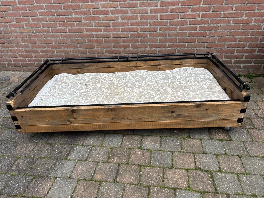 Honden bed XXL.. steigerhout en lattenbodem, Ophalen, Gebruikt, Overige