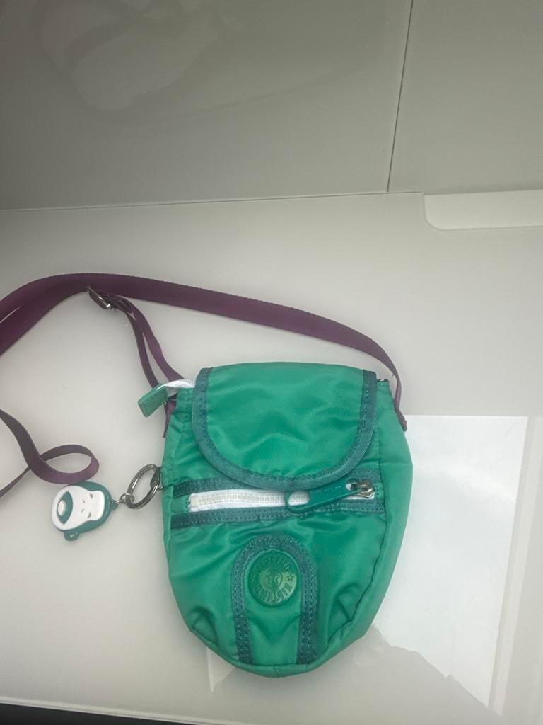 Kipling Schoudertasje Groen met Paarse Band, Sieraden, Tassen en Uiterlijk, Tassen | Schoudertassen, Zo goed als nieuw, Kipling