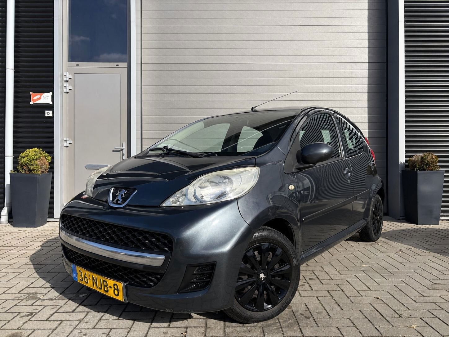 Peugeot 107 1.0-12V XS/NWE koppeling/Airco/Nette auto/, Voorwielaandrijving, Stof, Gebruikt, Zwart