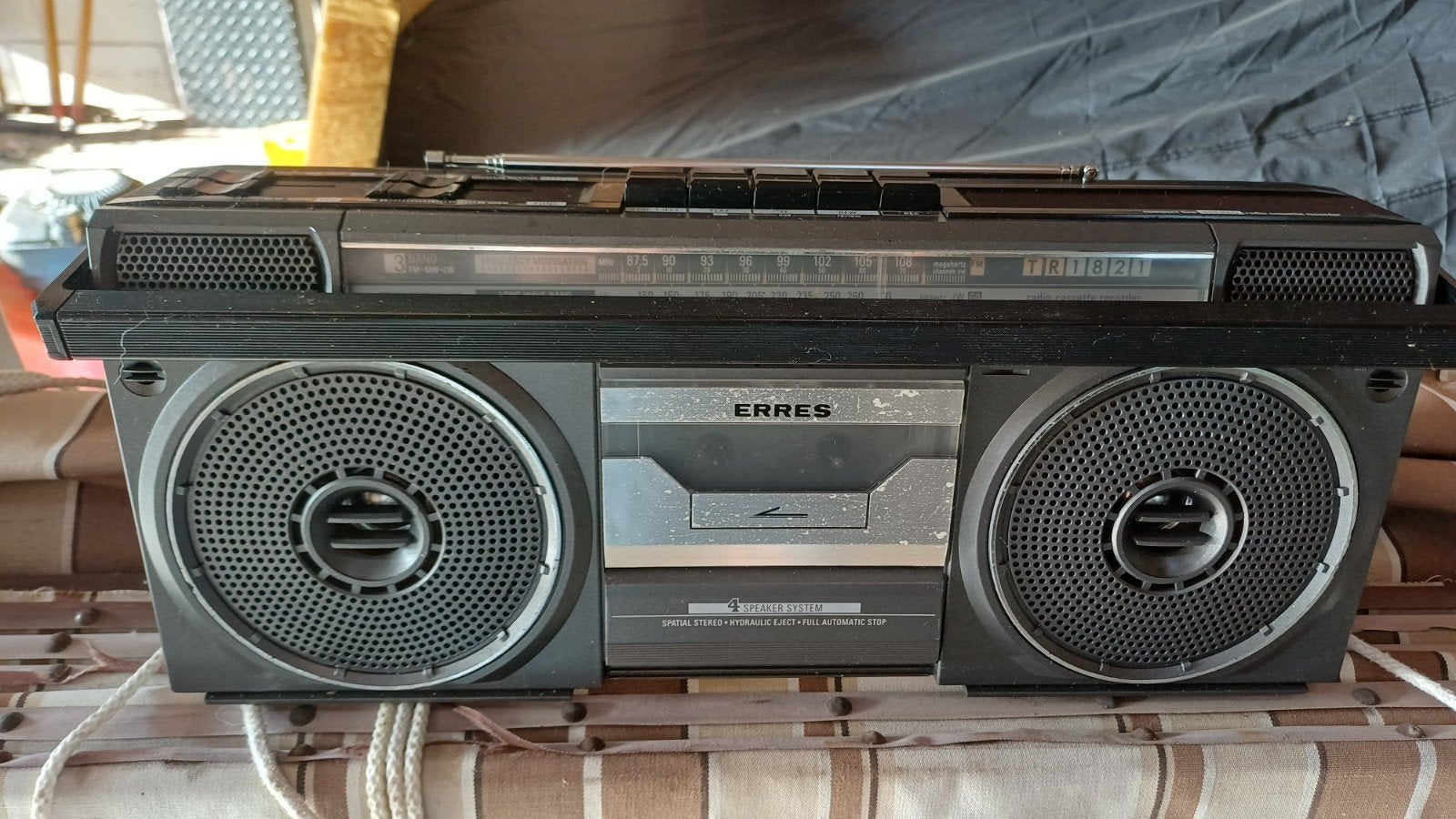 Erres radio met cassette, 230 en batterij., Ophalen of Verzenden