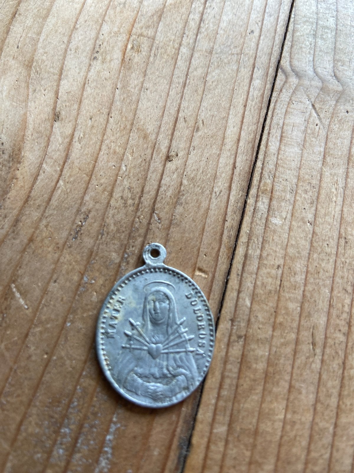 Antieke religieuze medaille: Maria Dolorosa & Christus, Antiek en Kunst, Antiek | Religie, Ophalen