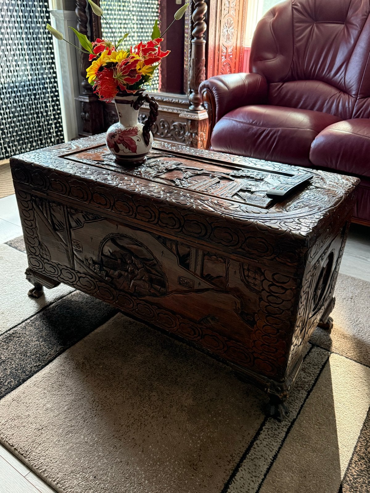 Antieke Mechelse handgesneden kist/salontafel, Antiek en Kunst, Ophalen