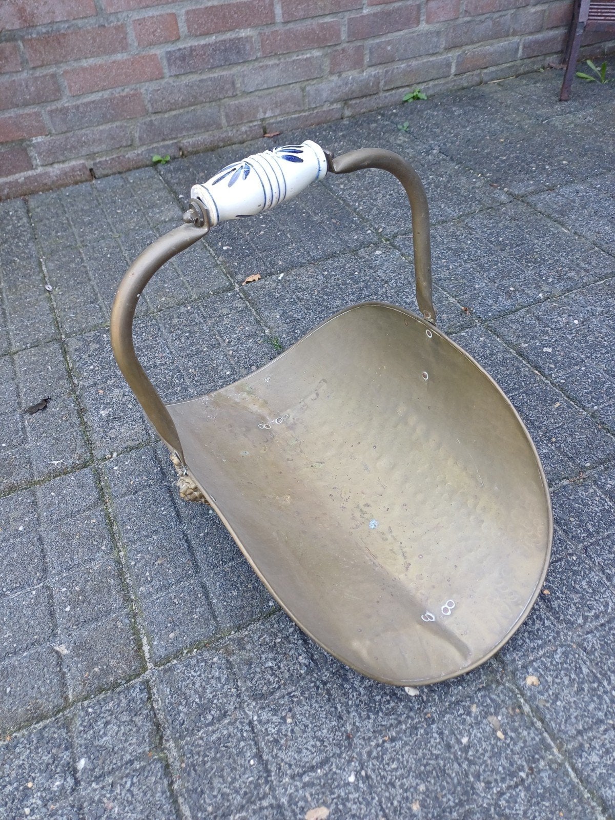 Antieke koperen kolenkit met Delfts blauw handvat, Ophalen
