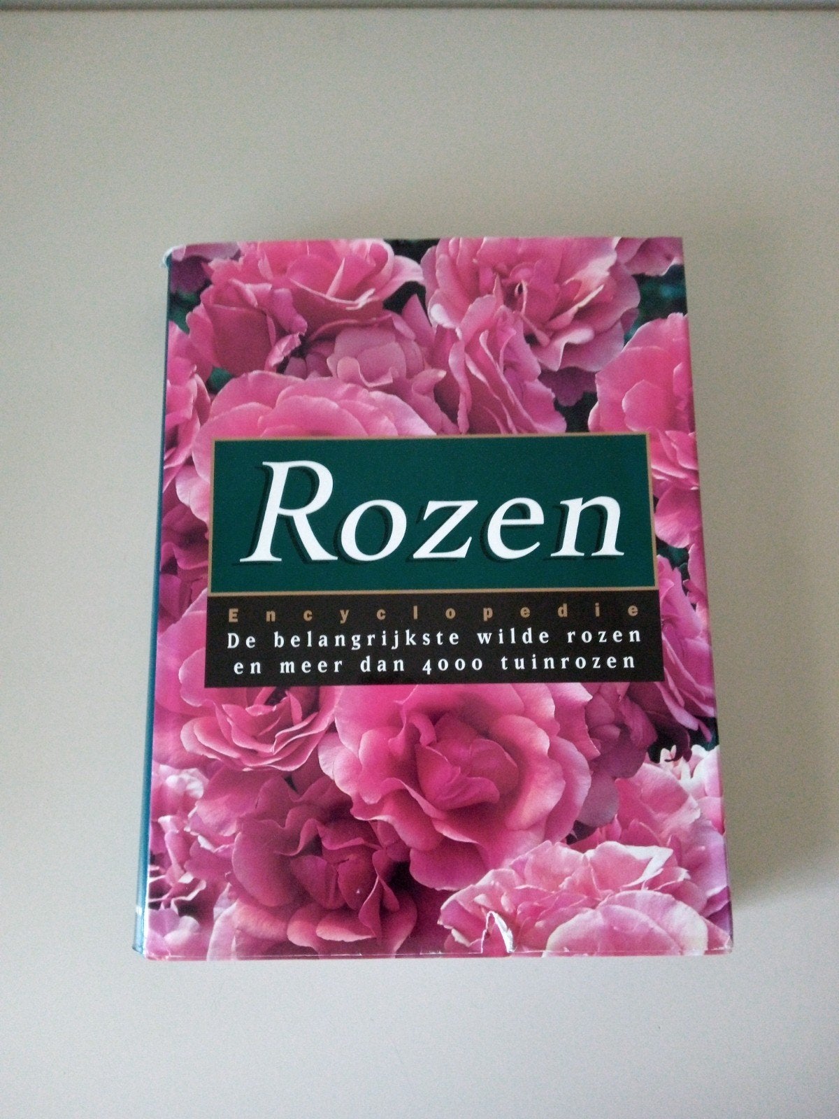 Rozen Encyclopedie: Wilde en Tuinrozen, Ophalen of Verzenden, Zo goed als nieuw, Peter Beales, Dr Tommy Cairns, Walter Duncan, Gwen Fagan