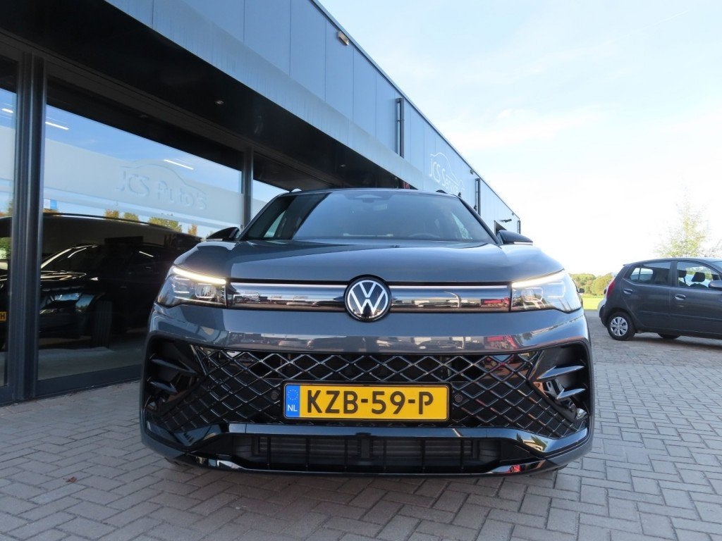 Volkswagen TIGUAN 1.5 eTSI R-Line Leder 19 Inch Led Trekhaak, 15 km/l, 4 cilinders, 150 pk, Leder