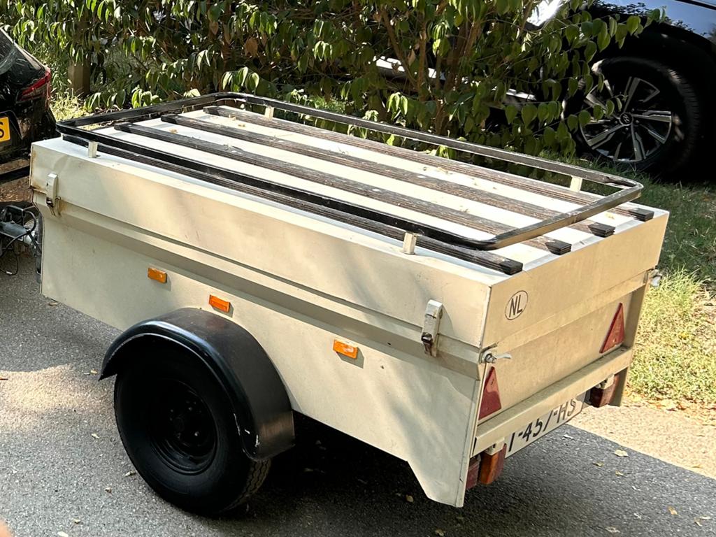 Complete kampeeruitrusting: goede tent en bagagewagen Saris, Ophalen, Gebruikt, Tot en met 4