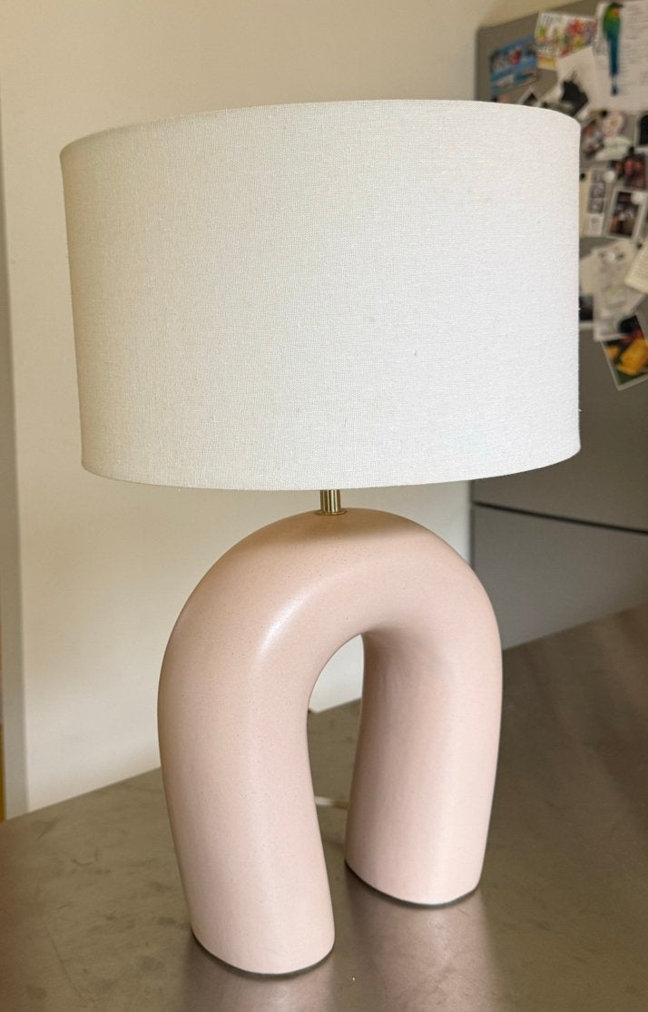 Roze tafellamp met witte kap - 47 cm hoog, Huis en Inrichting, Gebruikt, Textiel, Ophalen of Verzenden, Met kap