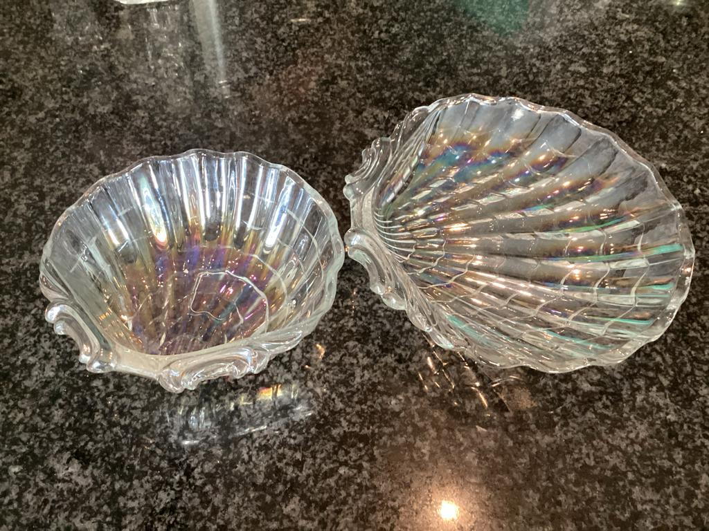 Set van 2 iriserende glazen schelpschaaltjes, Huis en Inrichting, Keuken | Servies, Ophalen of Verzenden
