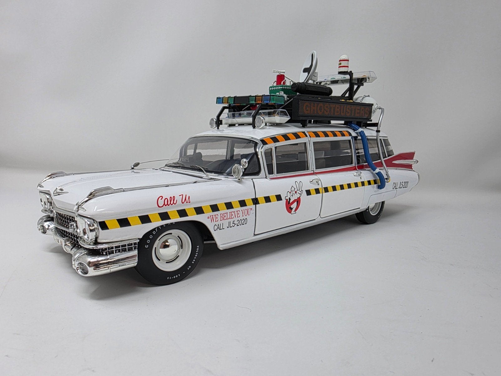 1:18 Hotwheels Elite Ghostbusters Cadillac Ecto 1A, Ophalen of Verzenden, Nieuw, Hot Wheels