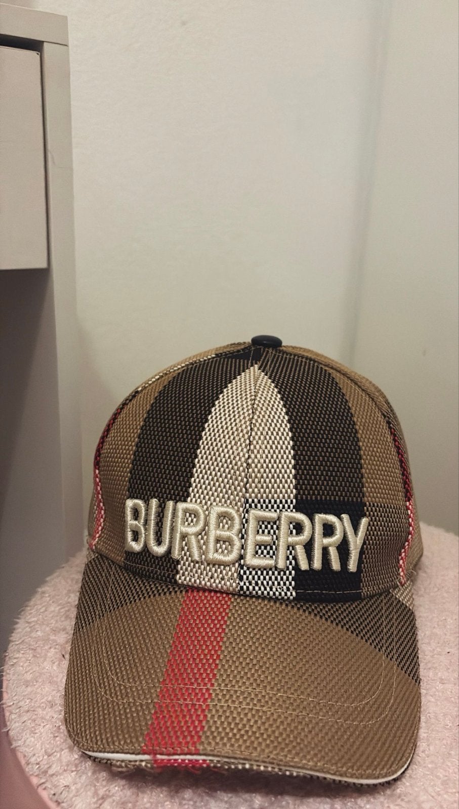 Burberry pet met iconisch ruitpatroon, Ophalen of Verzenden, Zo goed als nieuw, One size fits all, Pet