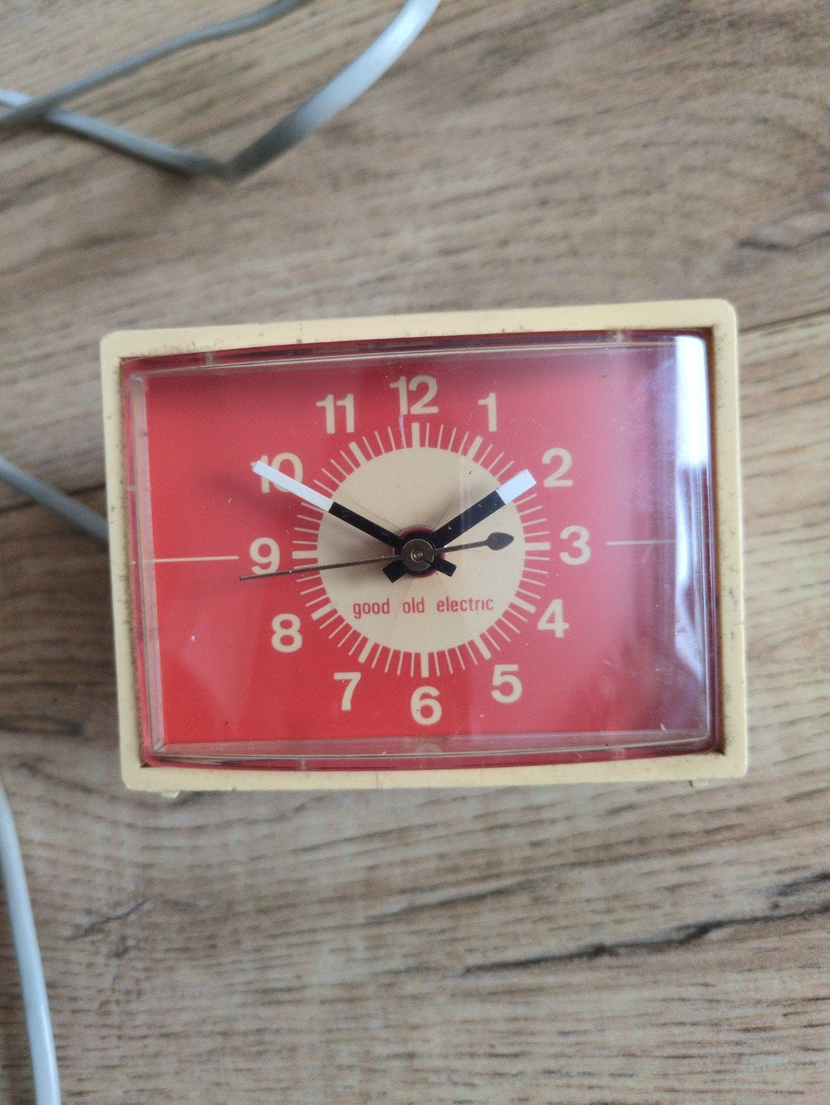 Vintage 'Good Old Electric' Wekker - Rood/Beige, Ophalen of Verzenden