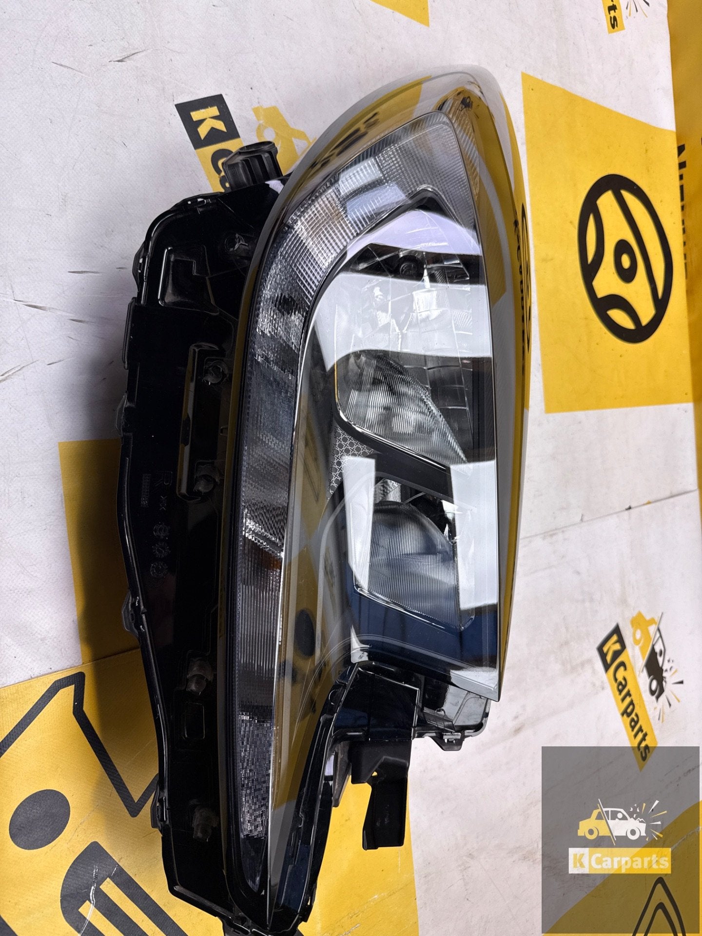 Toyota Aygo X Rechts voor koplamp origineel 2022-Heden